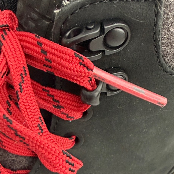 The North Face Black Larimer Mid Hiking Boots 8 - Picture 7 of 11